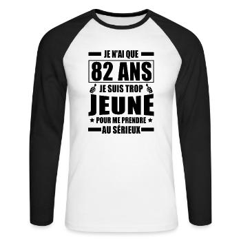 je n ai que 82 ans / cadeau anniversaire 82 ans - T-shirt baseball manches longues Homme - blanc/noir - Devant - Nik (191cm)