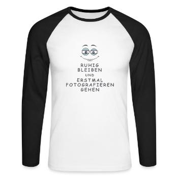Fotografieren gehen - Unisex Baseballshirt langarm - Weiß/Schwarz - Vorne - Nik (191cm)