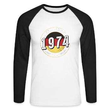 Limitierte Auflage 50 years old Jahrgangs 1974 - Unisex Long Sleeve Baseball T-Shirt - white/black - Front - Nik (191cm)