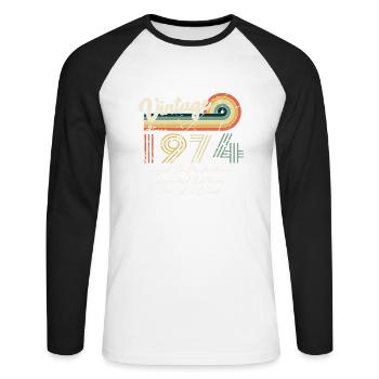 1974 Vintage Klassiker 1974 - Unisex Baseballshirt langarm - Weiß/Schwarz - Vorne - Nik (191cm)