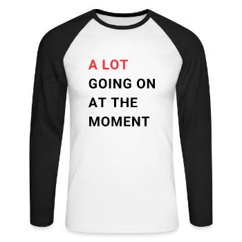 A LOT GOING ON AT THE MOMENT - Unisex Baseballshirt langarm - Weiß/Schwarz - Vorne - Nik (191cm)