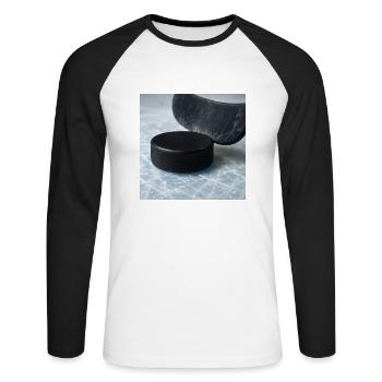 Eishockey - Schläger und Puck - Unisex Baseballshirt langarm - Weiß/Schwarz - Vorne - Nik (191cm)