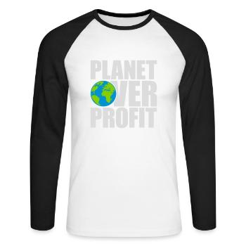 planet over profit Zitat - Unisex Baseballshirt langarm - Weiß/Schwarz - Vorne - Nik (191cm)