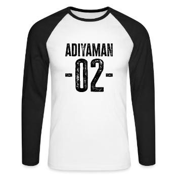 Adıyaman 02 – Stolz auf eine vielfältige Heimat - Unisex Baseballshirt langarm - Weiß/Schwarz - Vorne - Nik (191cm)