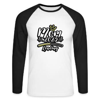 Mama 2025 Loading Mom - Unisex Baseballshirt langarm - Weiß/Schwarz - Vorne - Nik (191cm)