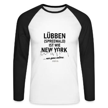 Lübben im Spreewald ist wie New York - Unisex Baseballshirt langarm - Weiß/Schwarz - Vorne - Nik (191cm)