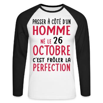 Anniversaire - Né 26 Octobre Frôler perfection - T-shirt baseball manches longues Homme - blanc/noir - Devant - Nik (191cm)