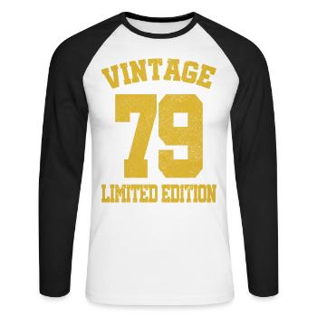 Geburtsjahr 1979 - Unisex Baseballshirt langarm - Weiß/Schwarz - Vorne - Nik (191cm)