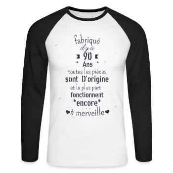 Fabriqué il y a 90 ans - T-shirt baseball manches longues Homme - blanc/noir - Devant - Nik (191cm)