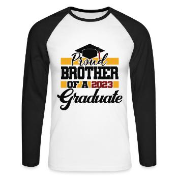 Stolzer Bruder eines Abschlussgeschenks 2023 - Unisex Baseballshirt langarm - Weiß/Schwarz - Vorne - Nik (191cm)