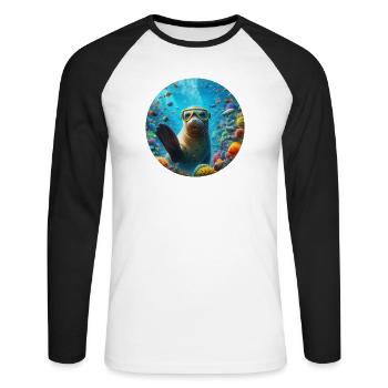 Robe unter Wasser mit einer Taucherbrille winkt - Unisex Baseballshirt langarm - Weiß/Schwarz - Vorne - Nik (191cm)