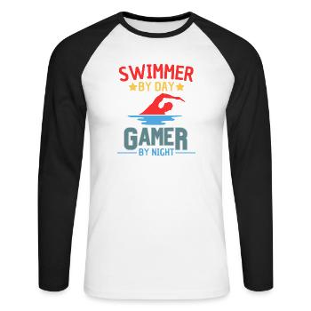 Swimmer By Day Gamer By Night - Unisex Baseballshirt langarm - Weiß/Schwarz - Vorne - Nik (191cm)