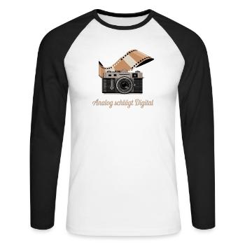 Analog Beats Digital Retro Camera - Unisex Long Sleeve Baseball T-Shirt - white/black - Front - Nik (191cm)