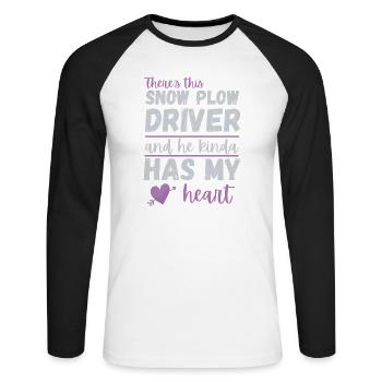 Schneepflugfahrer hat mein Herz – Geschenk romantischer Ehefrau - Unisex Baseballshirt langarm - Weiß/Schwarz - Vorne - Nik (191cm)