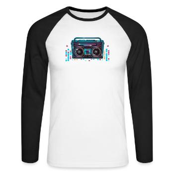 Kassetten Recorder im leuchtenden 80er Neon Look - Unisex Baseballshirt langarm - Weiß/Schwarz - Vorne - Nik (191cm)