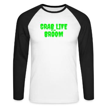 Schnapp dir das Leben vom Besen Grafikdesign - Unisex Baseballshirt langarm - Weiß/Schwarz - Vorne - Nik (191cm)