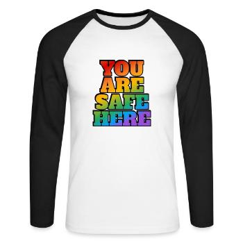LGBT Safe Space Hier bist du sicher - Unisex Baseballshirt langarm - Weiß/Schwarz - Vorne - Nik (191cm)