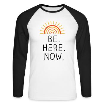 Be Here Now dreifarbig - Unisex Baseballshirt langarm - Weiß/Schwarz - Vorne - Nik (191cm)