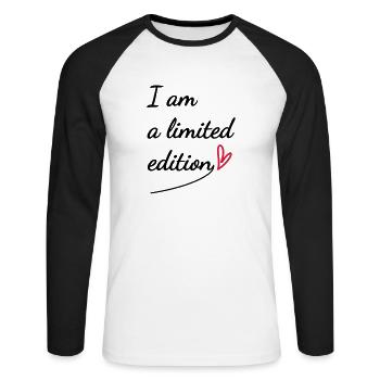 Ich bin eine limitierte Auflage - Unisex Baseballshirt langarm - Weiß/Schwarz - Vorne - Nik (191cm)