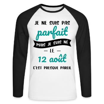 Anniversaire - Pas parfait mais né le 12 Août - T-shirt baseball manches longues Homme - blanc/noir - Devant - Nik (191cm)