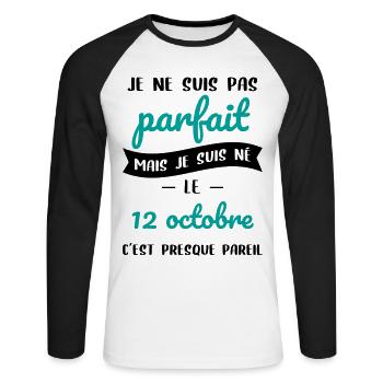 Anniversaire - Pas parfait mais né le 12 Octobre - T-shirt baseball manches longues Homme - blanc/noir - Devant - Nik (191cm)