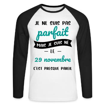 Anniversaire - Pas parfait mais né le 29 Novembre - T-shirt baseball manches longues Homme - blanc/noir - Devant - Nik (191cm)