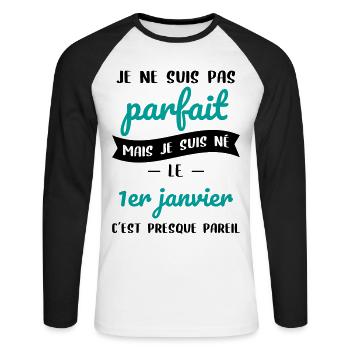 Anniversaire - Pas parfait mais né le 1er Janvier - T-shirt baseball manches longues Homme - blanc/noir - Devant - Nik (191cm)