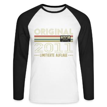 Original 2011 Jahrgang Retro Geburtstag Vintage - Unisex Baseballshirt langarm - Weiß/Schwarz - Vorne - Nik (191cm)
