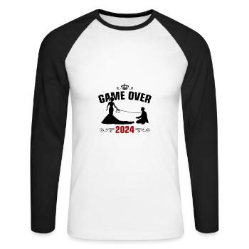Game Over 2024 Hochzeit - Unisex Baseballshirt langarm - Weiß/Schwarz - Vorne - Nik (191cm)