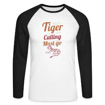 Mein Tiger ruft und ich muss los - Unisex Baseballshirt langarm - Weiß/Schwarz - Vorne - Nik (191cm)