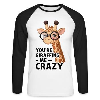 Verrückte Giraffe, You’re giraffing me crazy - Unisex Baseballshirt langarm - Weiß/Schwarz - Vorne - Nik (191cm)
