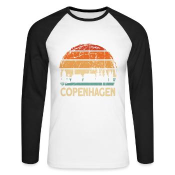 Copenhague, Danemark - T-shirt baseball manches longues Homme - blanc/noir - Devant - Nik (191cm)