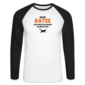 Meine Katze geht nicht spazieren - sie rückt aus - Unisex Baseballshirt langarm - Weiß/Schwarz - Vorne - Nik (191cm)