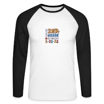Teaching 2nd grade on twosday Teaching 2nd grade o - Unisex Baseballshirt langarm - Weiß/Schwarz - Vorne - Nik (191cm)