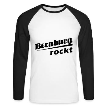 Bernburg rockt - Textdesign mit Stadtnamen - Unisex Baseballshirt langarm - Weiß/Schwarz - Vorne - Nik (191cm)