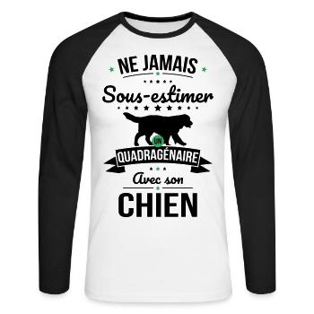 Sous-estimer un quadragénaire avec son chien - T-shirt baseball manches longues Homme - blanc/noir - Devant - Nik (191cm)