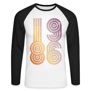 1986 vintage - Unisex Long Sleeve Baseball T-Shirt - white/black - Front - Nik (191cm)