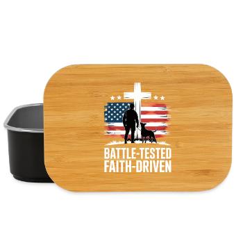 Battle Tested Faith Driven Soldat Kreuz USA Flagge - Lunch Box - Schwarz - Vorne