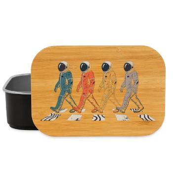 Astronaut Crossing T-Shirt – Space Walk  - Lunch Box - Schwarz - Vorne
