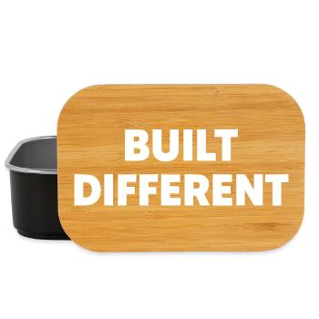 Built Different – Bold Statement Typografie - Lunch Box - Schwarz - Vorne