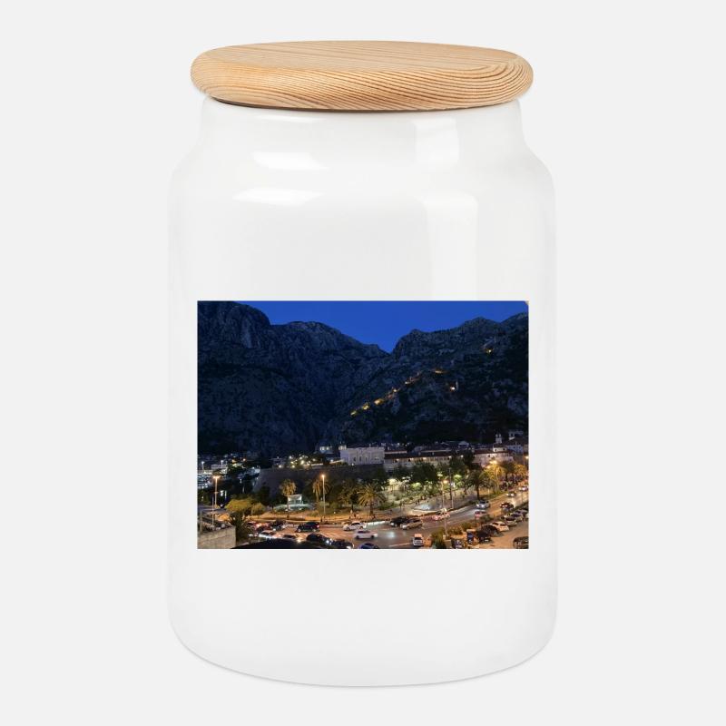 Abendstimmung in Bergdorf - Keksdose mit Holzdeckel - Weiß