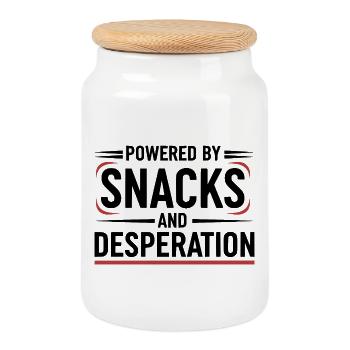 Angetrieben von Snacks und Verzweiflung - Keksdose mit Holzdeckel - Weiß - Vorne