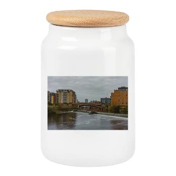 Scène de rivière urbaine avec pont - Boîte à biscuits avec couvercle en bois - blanc - Devant