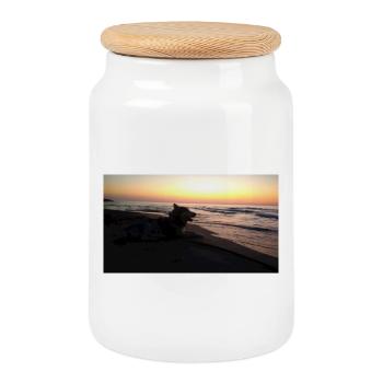 Chien sur la plage coucher de soleil - Boîte à biscuits avec couvercle en bois - blanc - Devant