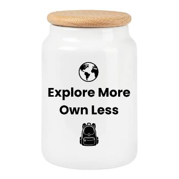 Explore More, Own Less – Abenteuer Shirt - Keksdose mit Holzdeckel - Weiß - Vorne