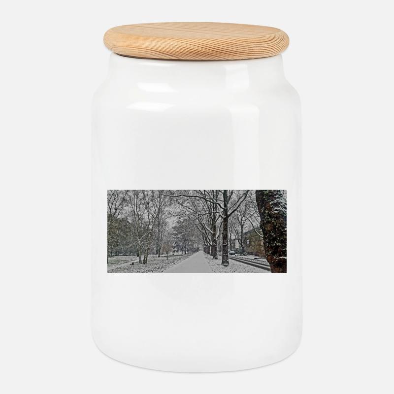 Winterallee im Schneefall - Keksdose mit Holzdeckel - Weiß