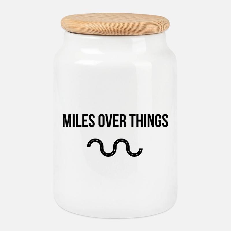 Miles Over Things – Abenteuer Shirt - Keksdose mit Holzdeckel - Weiß