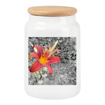 Bright daylily in colour contrast - Cookie Jar with Wooden Lid - white - Front