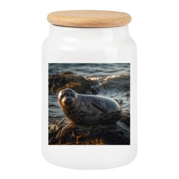 Seal on cliff by the sea - Cookie Jar with Wooden Lid - white - Front