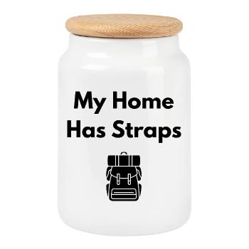 My Home Has Straps (Backpack) – Travel Shirt - Keksdose mit Holzdeckel - Weiß - Vorne